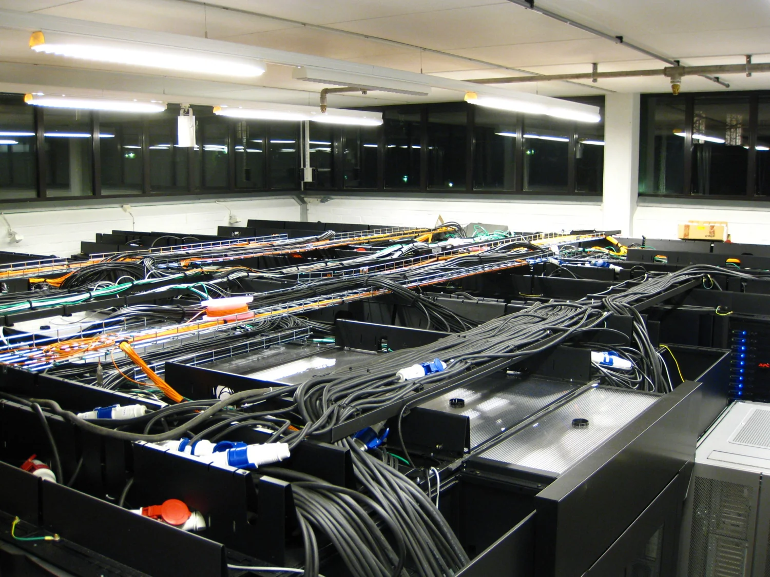 Server room representing VPS stability for MT5 Expert Advisor testing